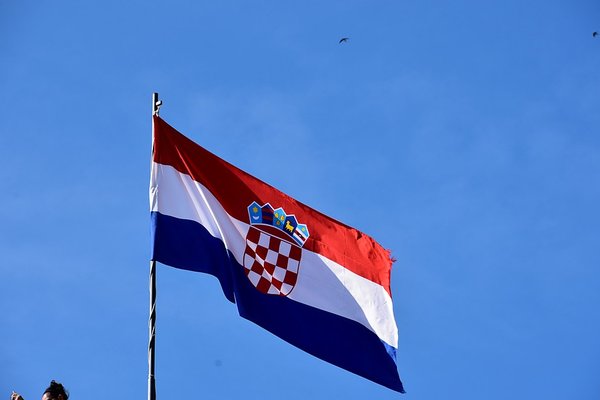 1024px-Croatian_flag_(2)_(29440246953)