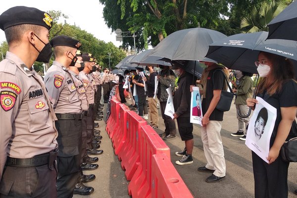 Indonesia Kamisan protest Dec 2021