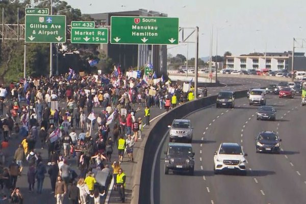Protest on motorway NZ June 2022