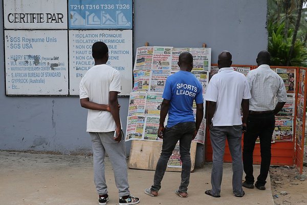Cote d'Ivoire_men in front of a kiosk
