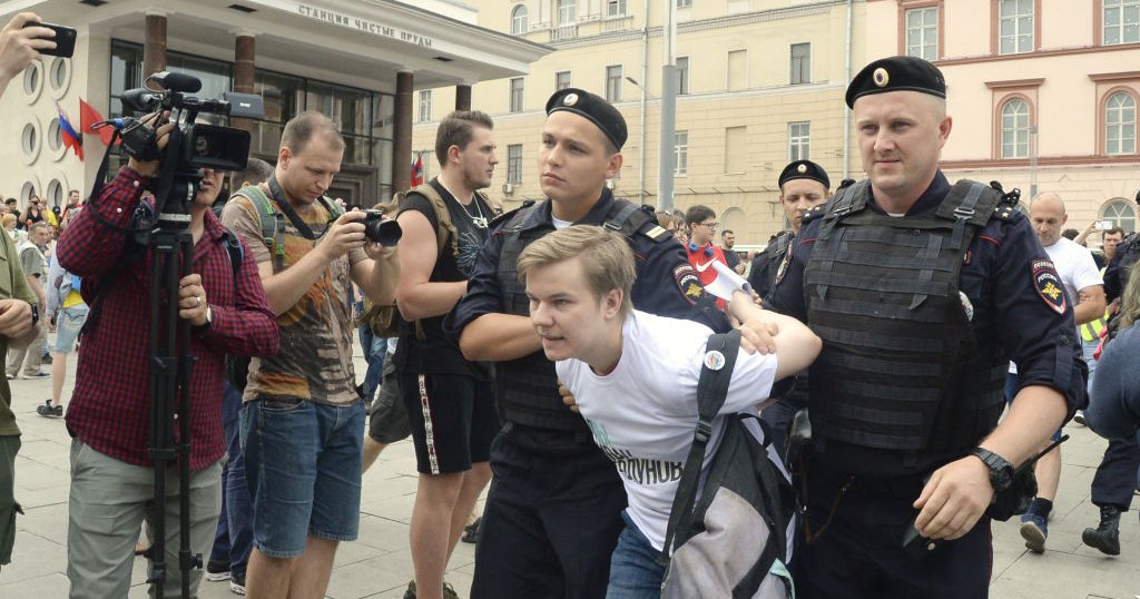 Demonstrators protest alleged rigging of parliamentary elections ...