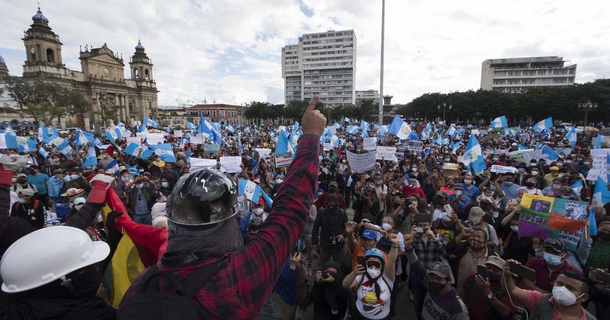 Mass protests against reduced budget for social policies in Guatemala