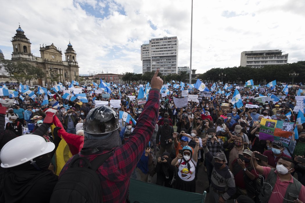 Mass protests against reduced budget for social policies in Guatemala