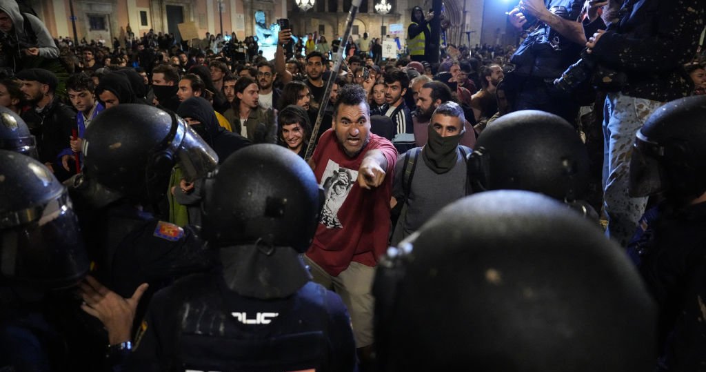 Valjevo Riots Valencia protests over flood response result in clashes with police ...