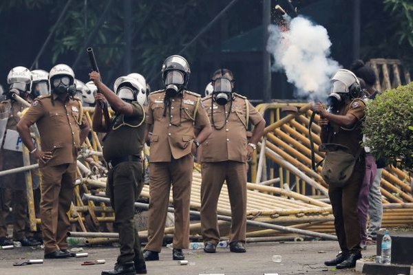 Sri Lanka police using tear gas to disperse protesters July 2022