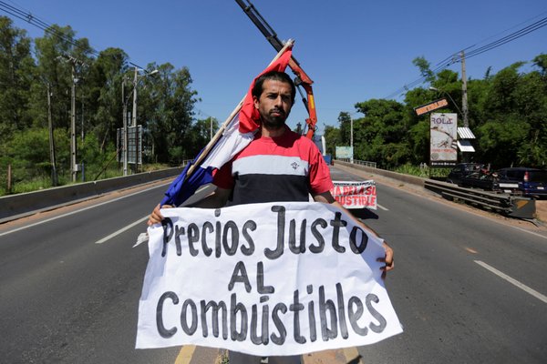 Paraguay - fuel price protest
