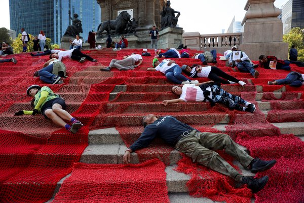 Mexico - die in protest