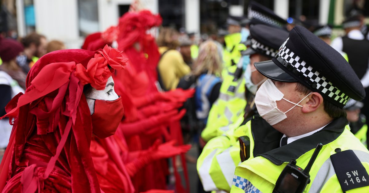 Heavy-handed Policing As Hundreds Arrested At Extinction Rebellion ...