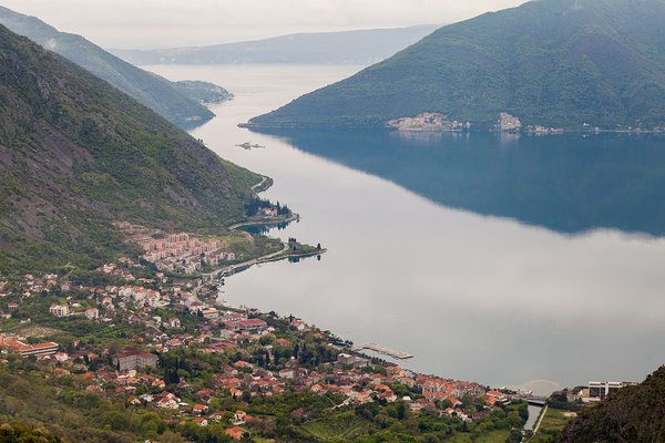 Risan,_Bahía_de_Kotor,_Montenegro,_2014-04-19,_DD_08