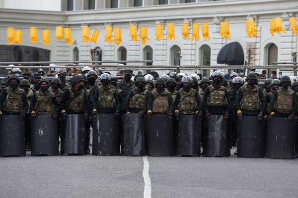 Riot police Sri Lanka May 2022